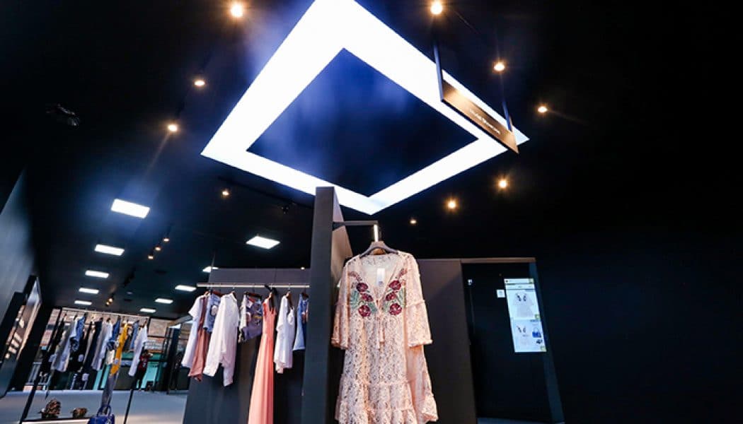 Sklep koncepcyjny Alibaba FashionAI prezentuje nowy model cyfryzacji handlu modowego