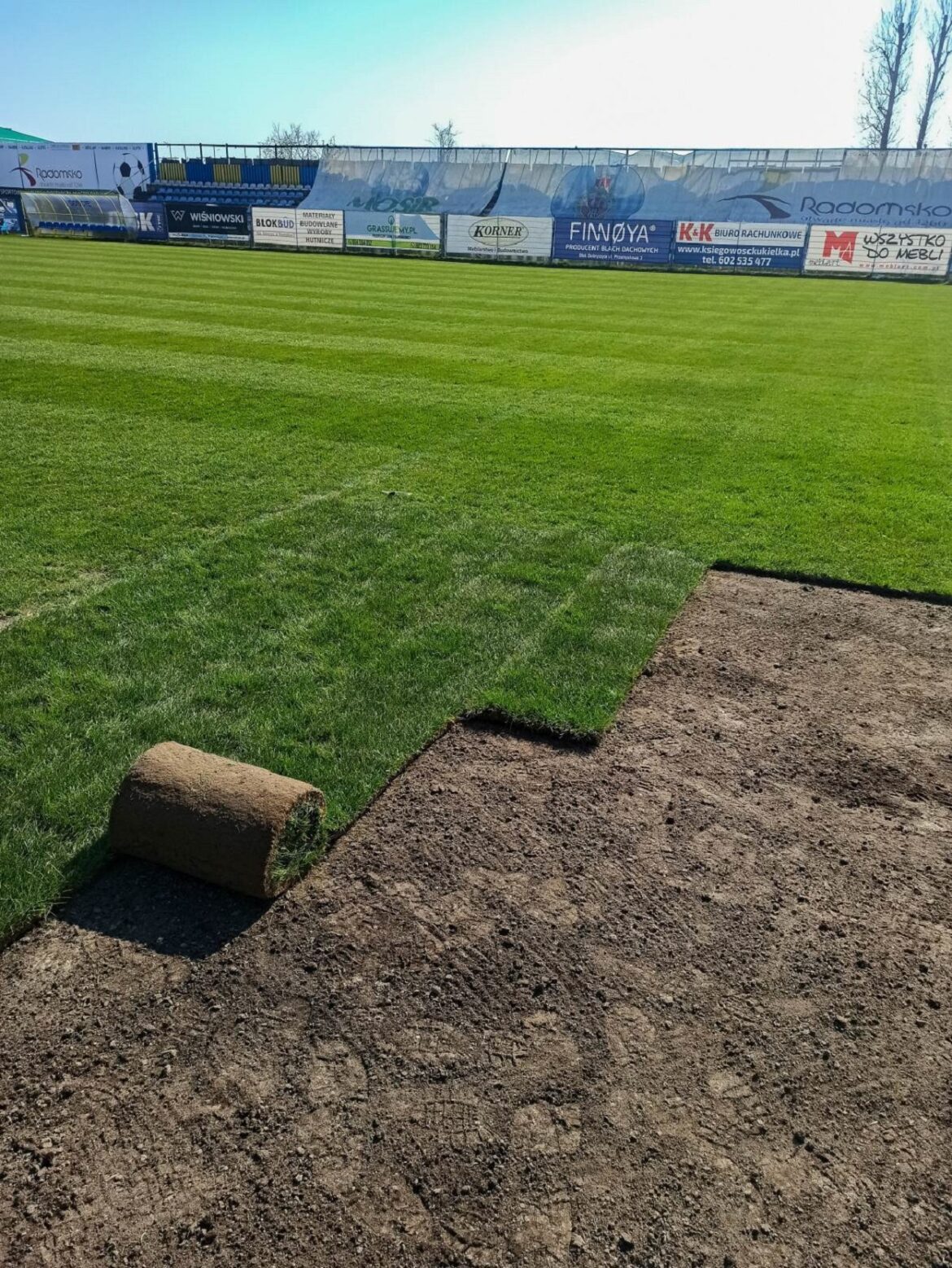 Trawa w rolkach jest wszechstronnym rozwiązaniem, które może być wykorzystywane w różnych miejscach takie jak ogrody czy stadiony piłkarskie. Istnieje wiele zastosowań rolowanej trawy. Trawa w rolkach jest wszechstronnym rozwiązaniem, które może być wykorzystywane w różnych miejscach takie jak ogrody czy stadiony piłkarskie. Istnieje wiele zastosowań rolowanej trawy.