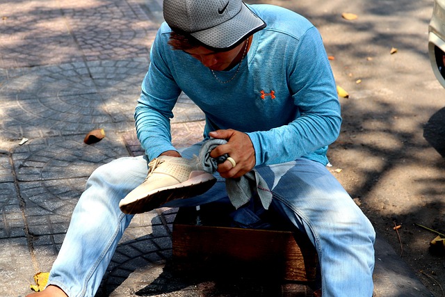 W trosce o zachowanie idealnego stanu obuwia, istotna jest regularna pielęgnacja oraz odpowiednie przechowywanie. Dbając o swoje buty, nie tylko przedłużamy ich żywotność,