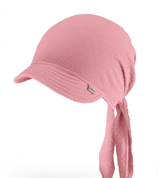 Wraz z nadejściem letnich dni coraz częściej zastanawiamy się, jak skutecznie chronić się przed słońcem, nie rezygnując przy tym z modowego wyrazu.