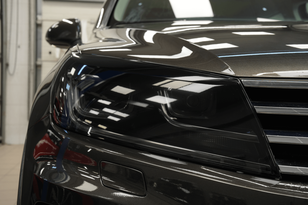 Folie ochronne na samochody stały się nieodłącznym elementem współczesnej pielęgnacji samochodów. Zapewniają dodatkową ochronę przed uszkodzeniami mechanicznymi,