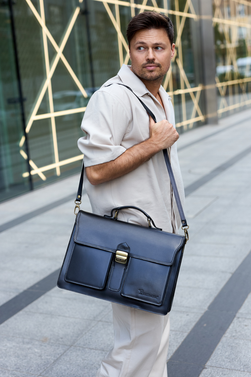 Męska aktówka skórzana: Inwestycja w wizerunek i funkcjonalność.