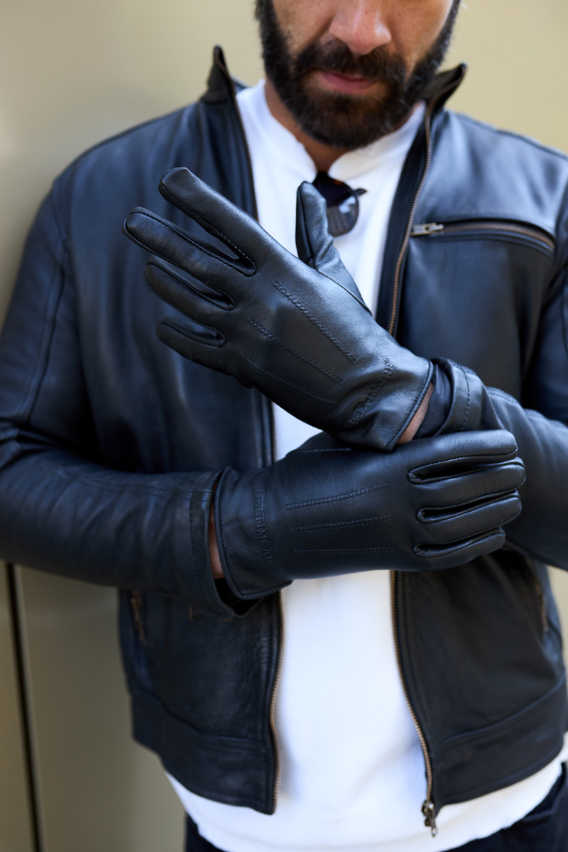 Gorący Towar w Hurcie: Męskie Rękawiczki Skórzane – Klucz do Prestiżu i Wysokiej Marży.
