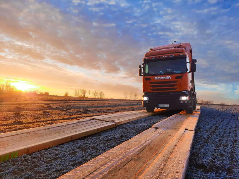 drewniane płyty drogowe